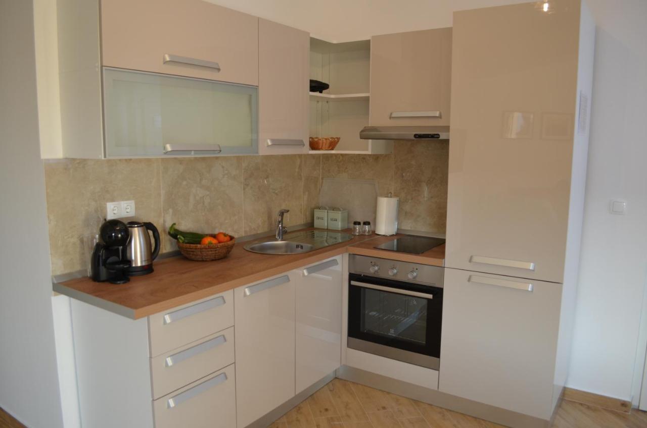 Apartmani V&V - New Apartments Murter Bagian luar foto