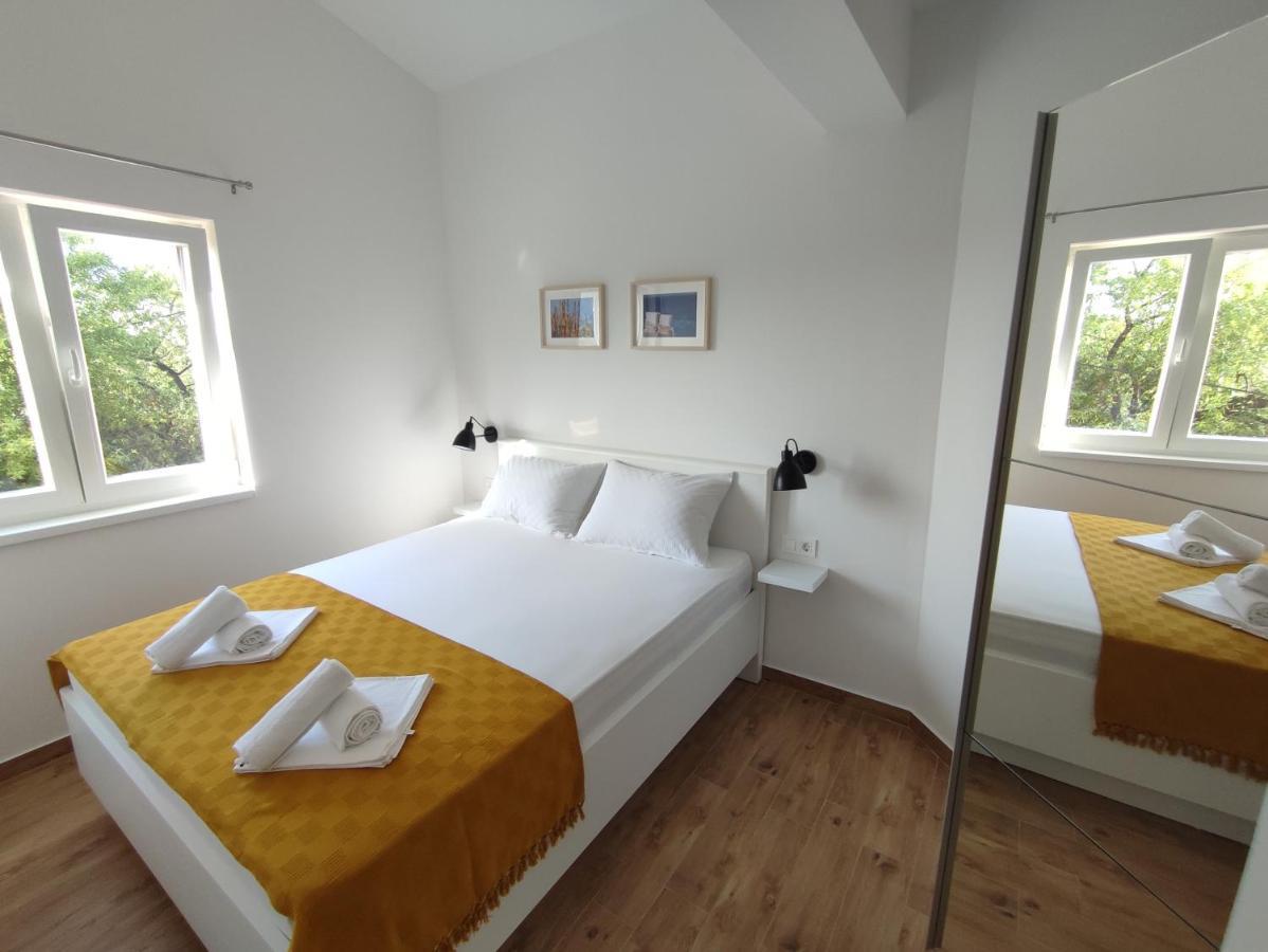 Apartmani V&V - New Apartments Murter Bagian luar foto