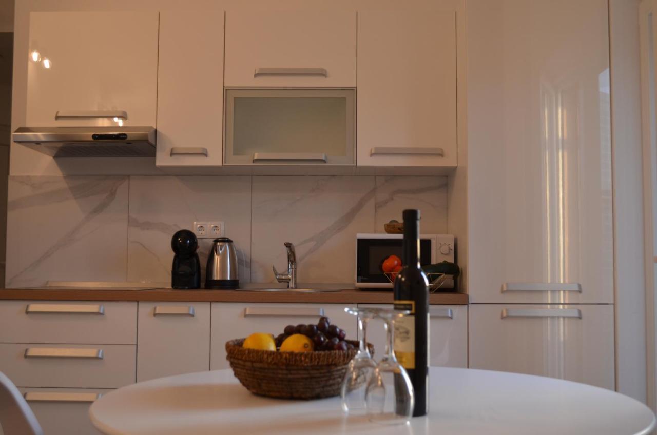Apartmani V&V - New Apartments Murter Bagian luar foto